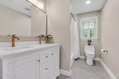 Bath - 824 William Dr, Brielle, NJ 08730 photo 3 of 5