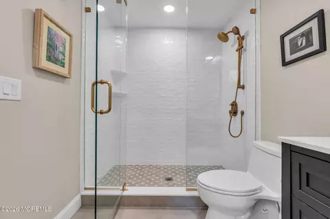 Bath - 824 William Dr, Brielle, NJ 08730 photo 2 of 5