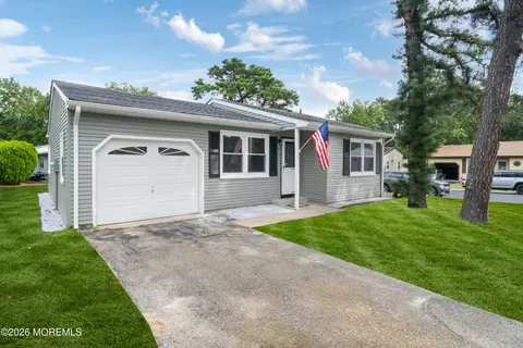 18 N Chestnut Ave, Whiting, NJ 08759
