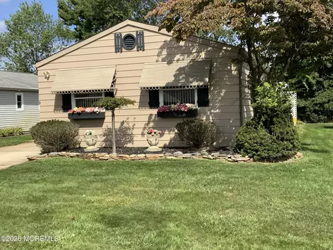 242 Harrington Dr N, Toms River, NJ 08757