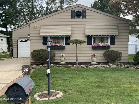242 Harrington Dr N, Toms River, NJ 08757