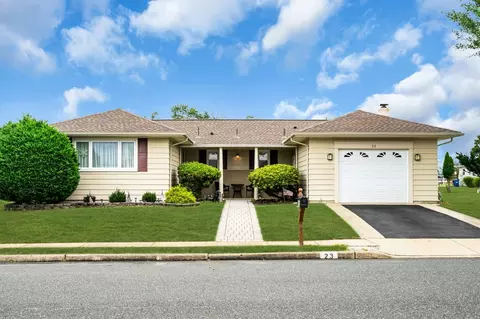 23 Roman St, Toms River, NJ 08757