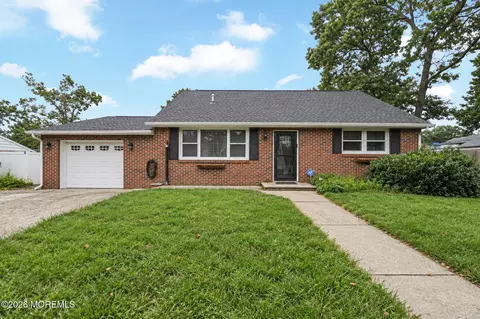 417 Leeward Ave, Beachwood, NJ 08722