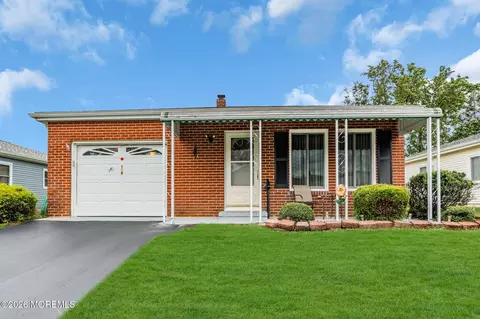 139 Bonaire Dr, Toms River, NJ 08757