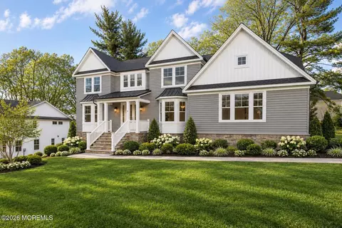 3 Barrington Ct, Holmdel, NJ 07733