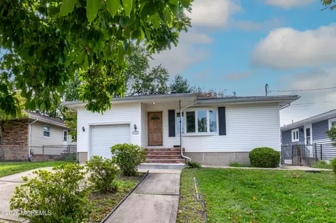 331 Sherwood Dr, Cliffwood Beach, NJ 07735