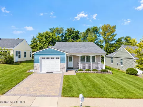 10 Lambeth Ln, Manchester, NJ 08759