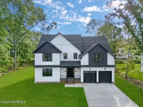 327 Arlington Ave N, Bayville, NJ 08721
