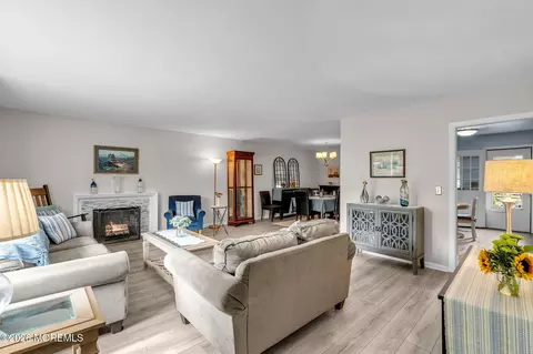 Living - 712 Howell Dr, Brielle, NJ 08730 photo 1 of 2