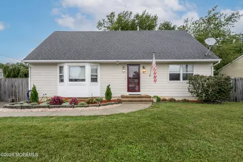 54 Spruce St, Beachwood, NJ 08722