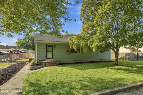 35 Wood Ave, Port Monmouth, NJ 07758