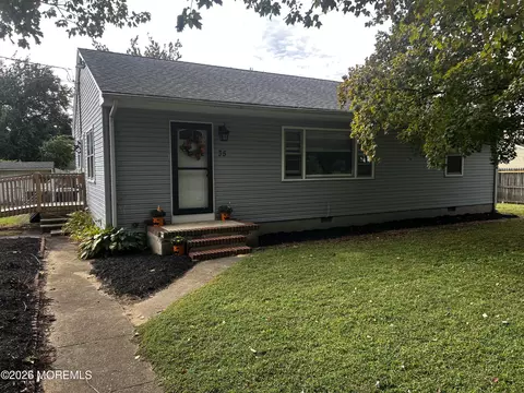 35 Wood Ave, Port Monmouth, NJ 07758