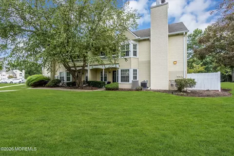 12 Dennis Ct, Hightstown, NJ 08520