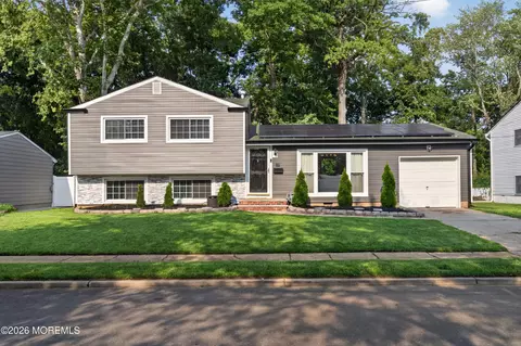 62 Annapolis Dr, Hazlet, NJ 07730