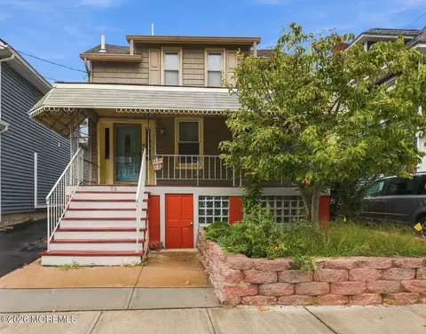 73 2nd St, Keyport, NJ 07735