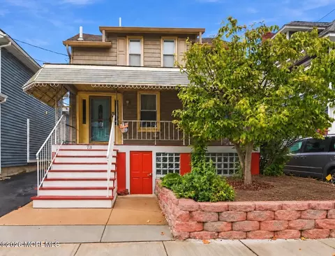 73 2nd St, Keyport, NJ 07735