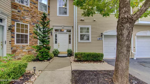 194 Shinnecock Dr, Manalapan, NJ 07726