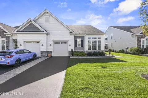 96 Starlight Dr, Monroe Township, NJ 08831