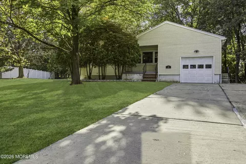 25 Woodbrook Dr, Matawan, NJ 07747