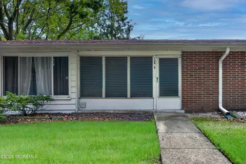 708 Plymouth Dr # B, Lakewood, NJ 08701