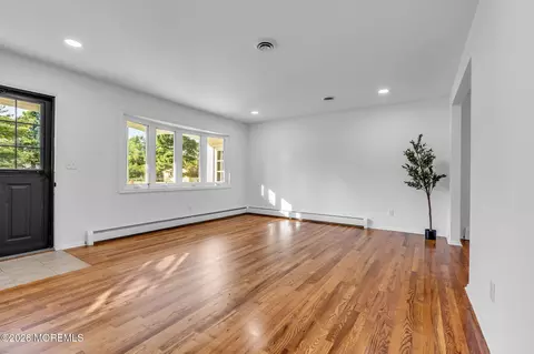 36 Cambridge Ct, Toms River, NJ 08757