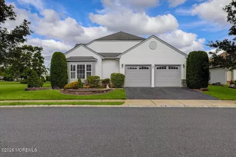 4 Margaux Dr, Manchester, NJ 08759