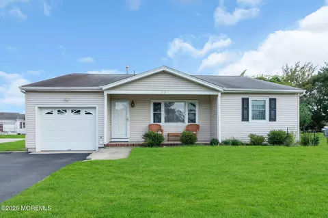 15 Wiltshire Ct, Toms River, NJ 08757