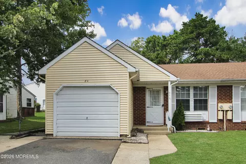 8 Quincy Dr # A, Whiting, NJ 08759