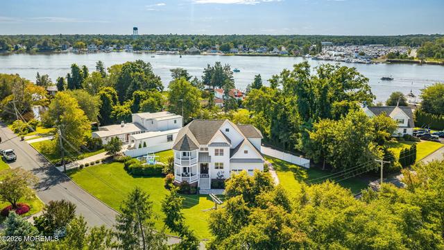 93 Flag Point Rd, Toms River, NJ 08753
