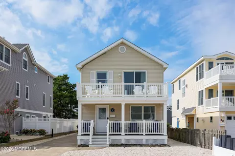 36 16th St, Surf City, NJ 08008