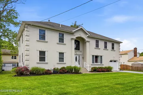 1910 Holbrook St, Oakhurst, NJ 07755