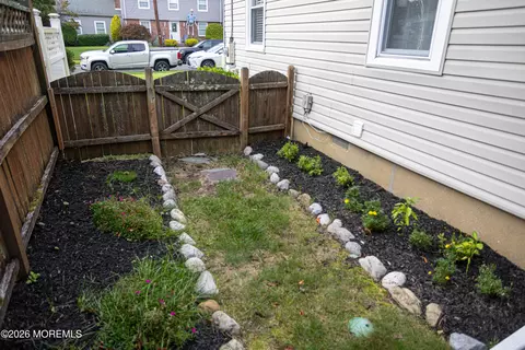Exterior - 40 Weldon Rd, Matawan, NJ 07747 photo 7 of 9