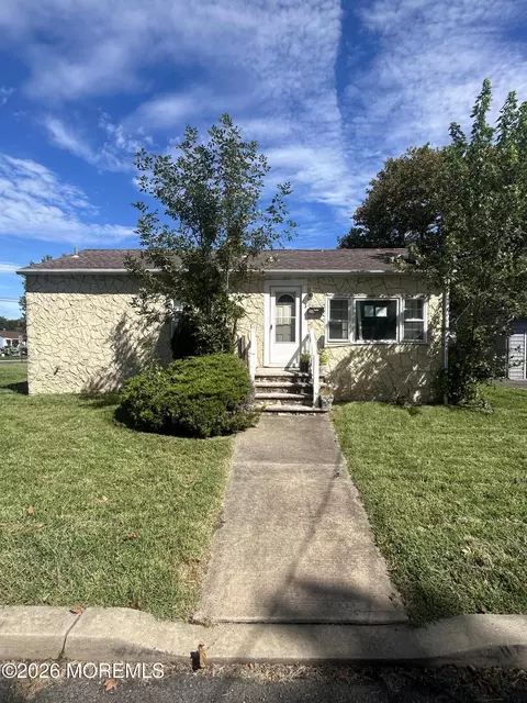 20 Avon St, Cliffwood, NJ 07721