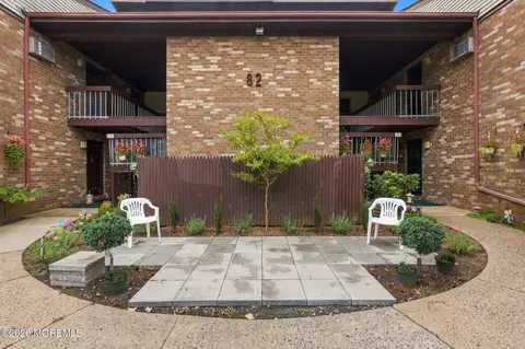 82 Amberly Dr #A, Manalapan, NJ 07726