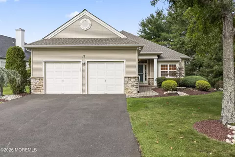 15 Narrowbrook Ct, Manalapan, NJ 07726