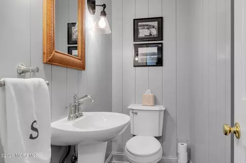 Bath - 19 Circle Dr, Rumson, NJ 07760 photo 4 of 4