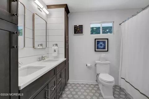 Bath - 19 Circle Dr, Rumson, NJ 07760 photo 2 of 4