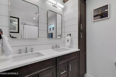 Bath - 19 Circle Dr, Rumson, NJ 07760 photo 3 of 4