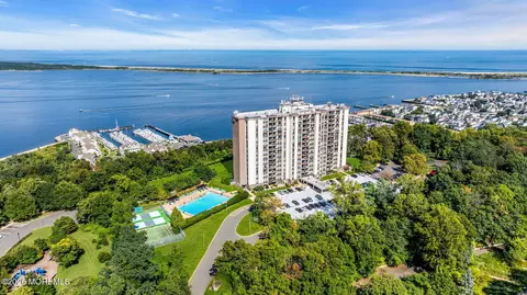 1 Scenic Dr #1012, Highlands, NJ 07732