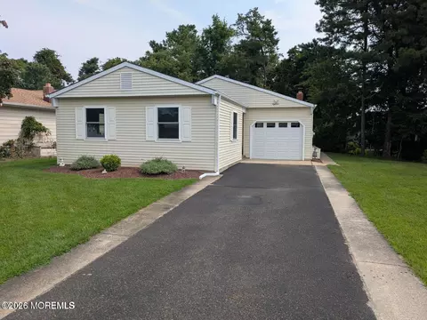 18 Maison Way, Toms River, NJ 08757