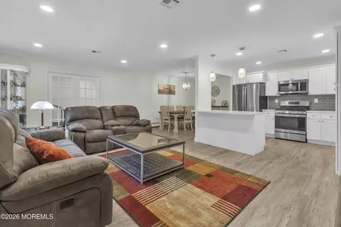 18 Maison Way, Toms River, NJ 08757