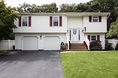 93 Starlight Rd, Howell, NJ 07731