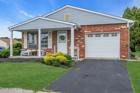 2 Tropicana Ct, Toms River, NJ 08757