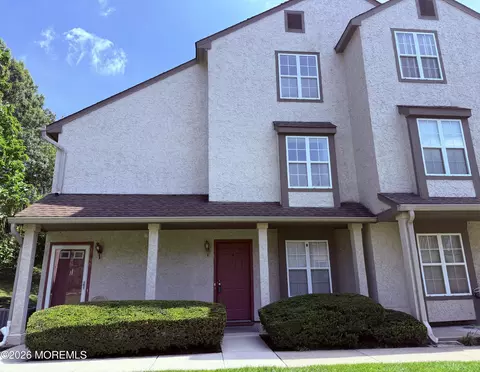 2704 Commons Dr #4, East Brunswick, NJ 08816