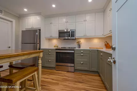 867 B Liverpool Cir, Manchester, NJ 08759