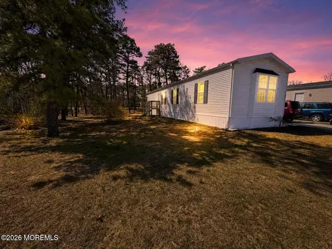 65 Woodchuck Pkwy, Barnegat, NJ 08005