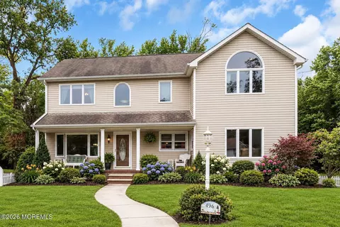 496 Elizabeth St, Oakhurst, NJ 07755
