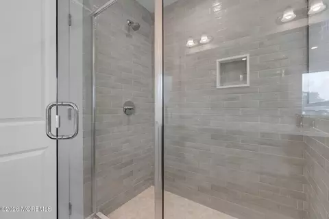 Bath - 301 Reef Ct, Forked River, NJ 08731 photo 4 of 9