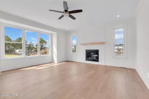 Living - 301 Reef Ct, Forked River, NJ 08731 photo 2 of 10
