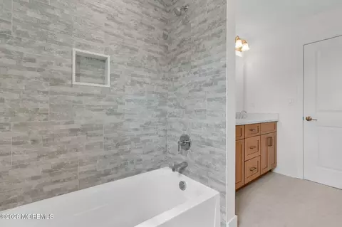 Bath - 301 Reef Ct, Forked River, NJ 08731 photo 7 of 9